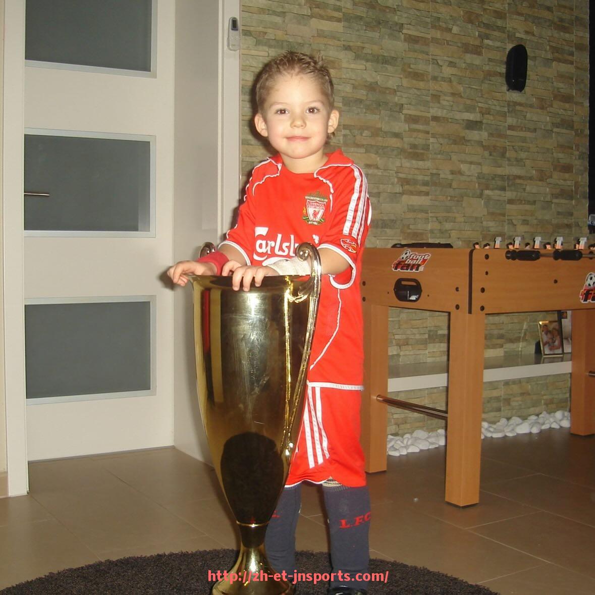 JN江南体育-哪些英超球队可能晋级欧冠淘汰赛？小组赛出线形势预测